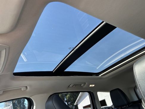 Used 2019 Ford Escape SEL image 16