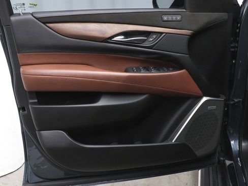 Used 2019 Cadillac Escalade ESV Premium Luxury image 12