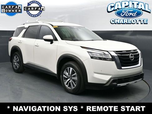 Used 2023 Nissan Pathfinder SL image 3