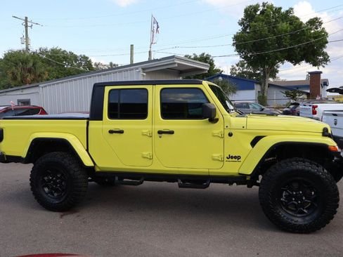 Used 2023 Jeep Gladiator Sport AWD/4WD image 5