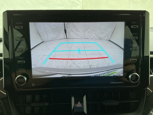 Used 2021 Toyota Corolla LE FWD image 34