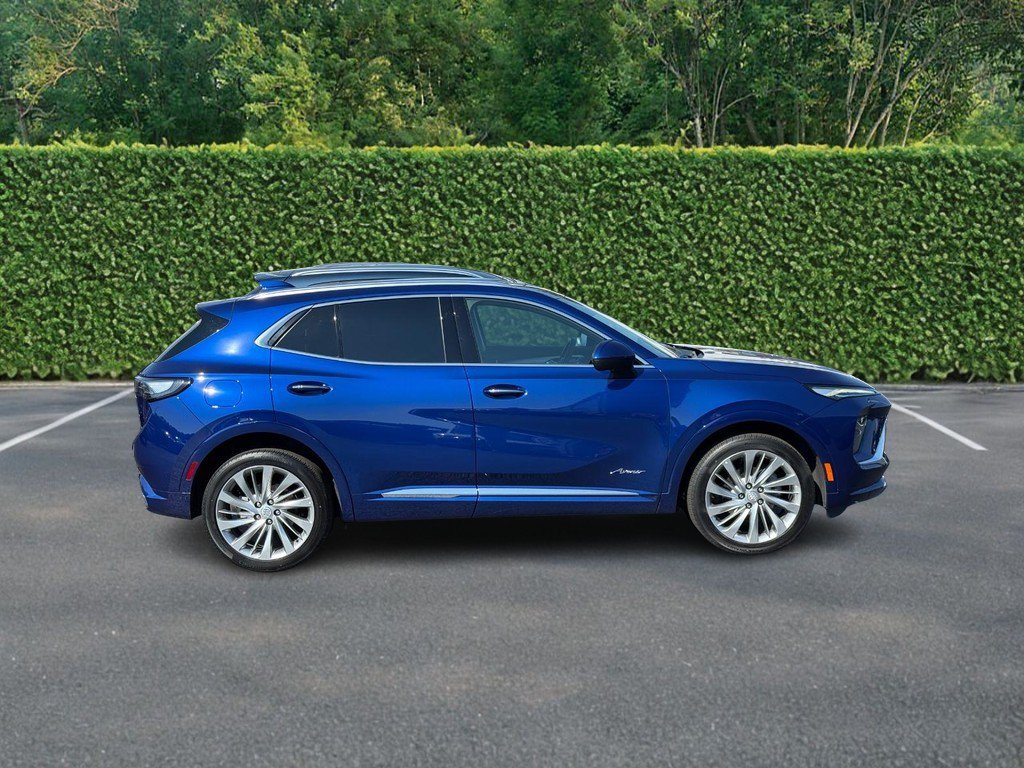 Used 2025 Buick Envision Avenir AWD/4WD image 2