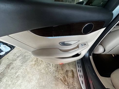 Used 2019 Mercedes-Benz GLC 300 4MATIC image 28