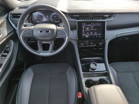 New 2025 Jeep Grand Cherokee Altitude RWD image 24