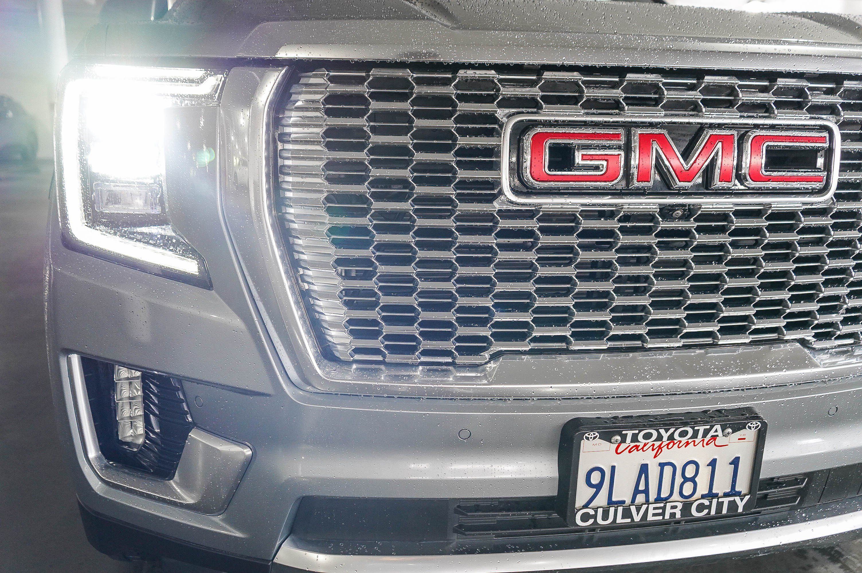 Used 2024 GMC Yukon Denali w/ Advanced Technology Package AWD/4WD image 13