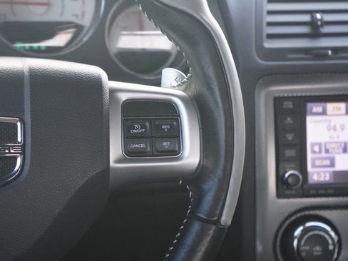 Used 2014 Dodge Challenger R/T RWD image 13
