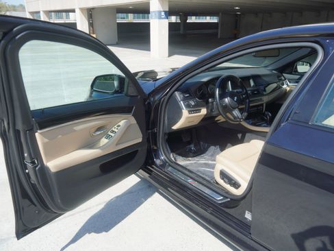 Used 2016 BMW 550i xDrive Sedan AWD/4WD image 30