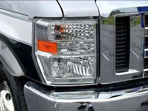 Used 2016 Ford E-450 and Econoline 450 Super Duty w/ Motorhome Prep Package RWD image 25