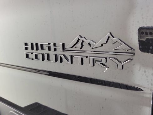 Used 2025 Chevrolet Silverado 1500 High Country w/ Midnight Edition AWD/4WD image 7