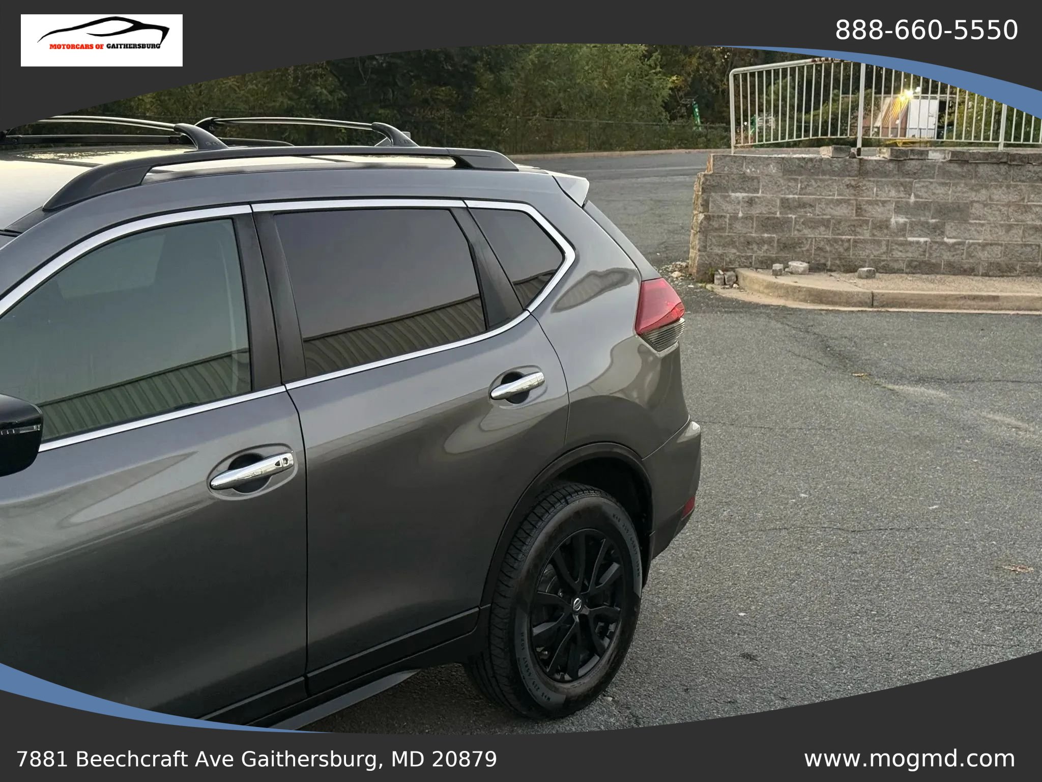 Used 2018 Nissan Rogue SV AWD/4WD image 3