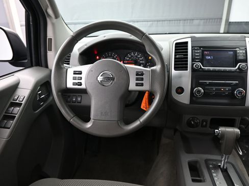 Used 2016 Nissan Frontier SV image 11
