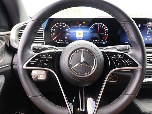 Used 2025 Mercedes-Benz GLE 450e 4MATIC image 12