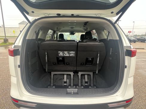 Used 2023 Kia Carnival EX FWD image 36