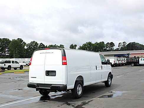 Used 2025 Chevrolet Express 3500 Extended w/ Driver Convenience Package RWD image 5