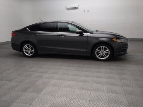 Used 2018 Ford Fusion SE w/ Fusion SE Technology Package FWD image 11