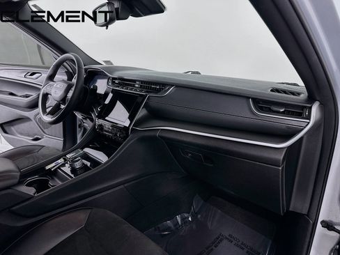 Used 2023 Jeep Grand Cherokee L Laredo image 35