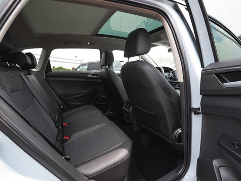 Used 2025 Volkswagen Taos SE AWD/4WD image 42