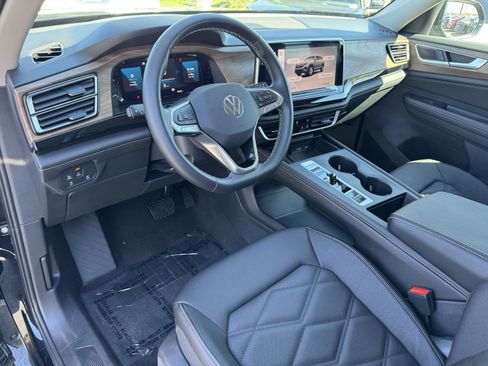 Used 2026 Volkswagen Atlas SE FWD image 16