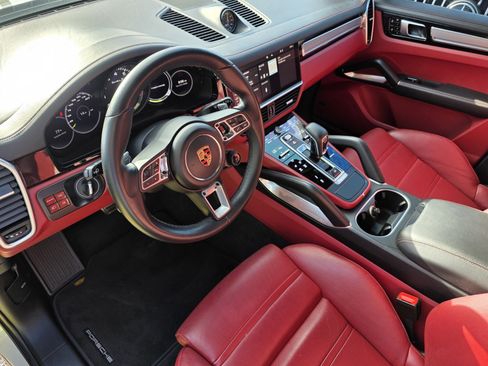 Used 2021 Porsche Cayenne Turbo S image 11