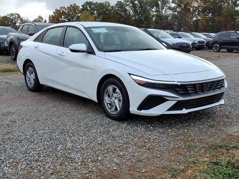 New 2025 Hyundai Elantra SE image 1