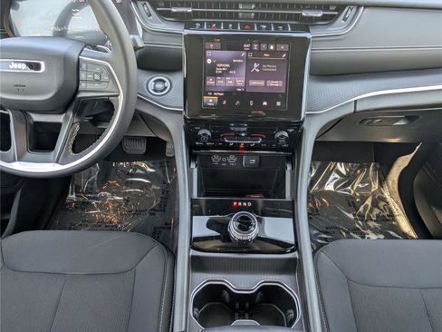Used 2024 Jeep Grand Cherokee L Laredo AWD/4WD image 18