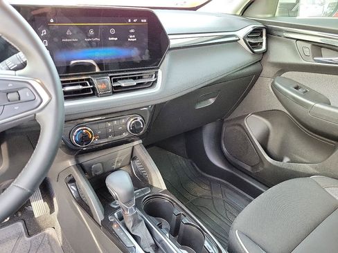 Used 2024 Chevrolet TrailBlazer LT w/ LT Cold Weather Package image 20