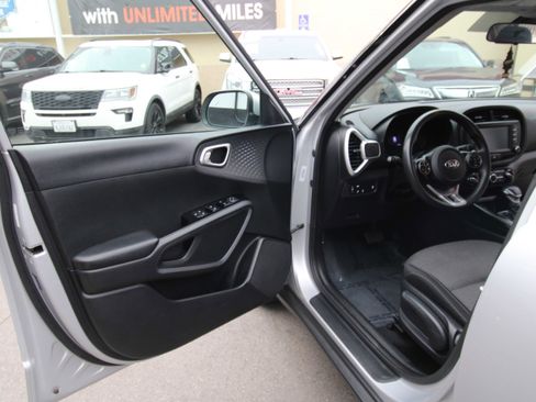 Used 2020 Kia Soul S image 8