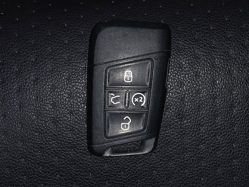 Used 2024 Volkswagen Jetta SE image 32