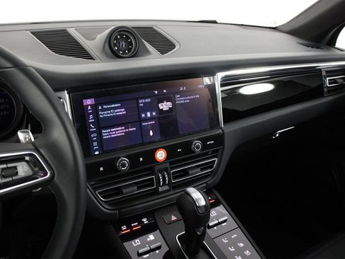 Used 2025 Porsche Macan image 13