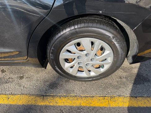 Used 2020 Hyundai Elantra SE image 6