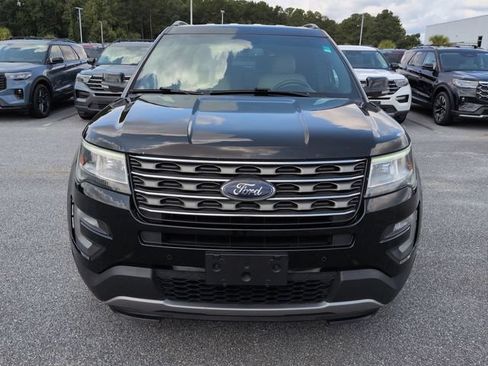 Used 2016 Ford Explorer XLT w/ Equipment Group 202A FWD image 9
