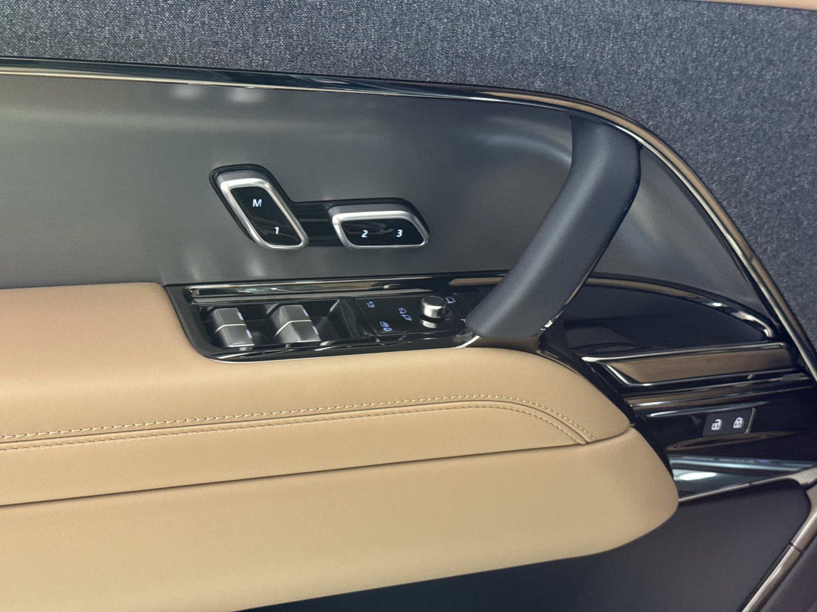 New 2027 Land Rover Range Rover Sport SE AWD/4WD image 19