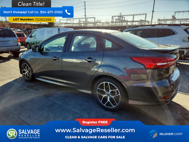 Used 2016 Ford Focus SE w/ SE Sport Package FWD image 3