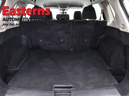 Used 2023 Nissan Rogue SV FWD image 9