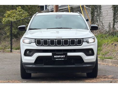 Used 2023 Jeep Compass Latitude AWD/4WD image 9