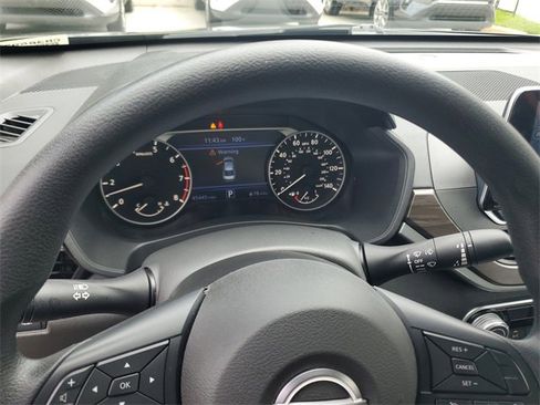 Used 2024 Nissan Altima 2.5 SV image 4