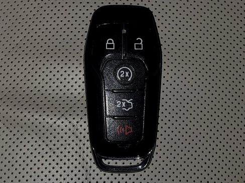 Used 2017 Lincoln MKX Reserve w/ Cargo Utility Package FWD image 32