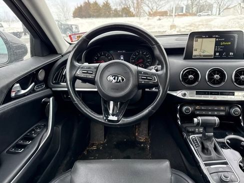Used 2019 Kia Stinger Premium image 16