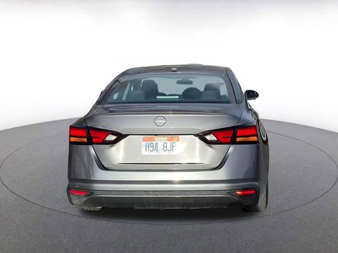 Used 2025 Nissan Altima 2.5 SV image 15