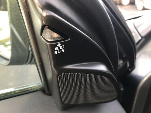 Used 2016 Volvo XC60 T5 Premier w/ Proximity Package image 10