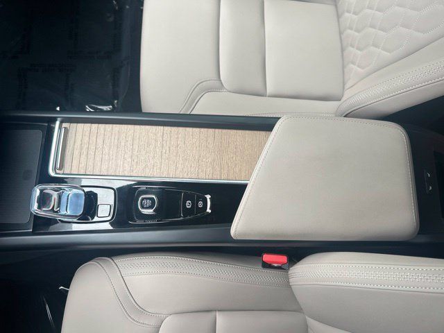 Used 2026 Volvo XC60 B5 Plus AWD/4WD image 28