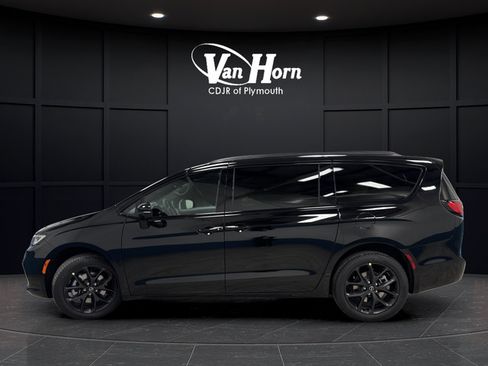 New 2026 Chrysler Pacifica Select AWD/4WD image 13