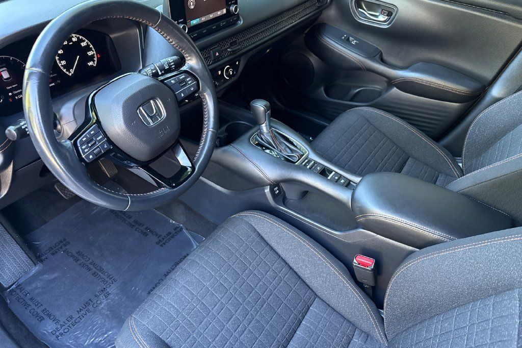 Used 2025 Honda HR-V Sport image 3