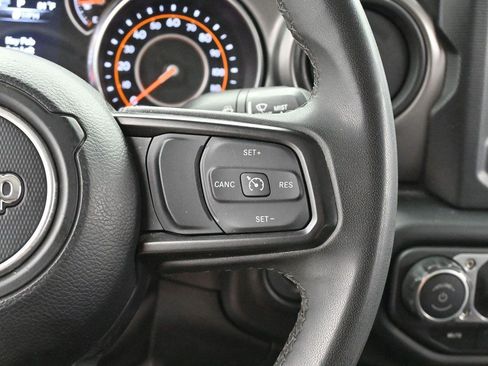 Used 2023 Jeep Gladiator Sport AWD/4WD image 16