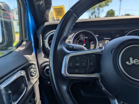 Used 2022 Jeep Wrangler Unlimited Sahara AWD/4WD image 21