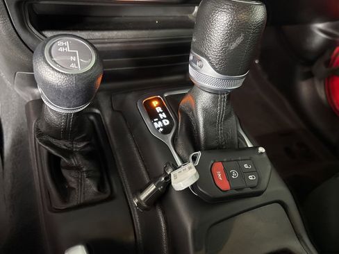 Used 2023 Jeep Gladiator Sport image 18