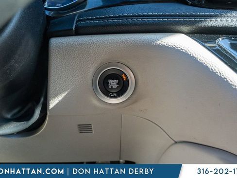 Used 2023 Chrysler Pacifica Limited FWD image 10