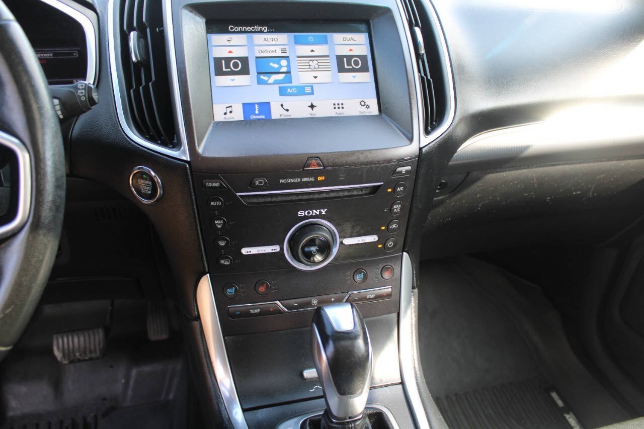 Used 2016 Ford Edge Titanium w/ Equipment Group 302A AWD/4WD image 17