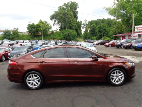 Used 2015 Ford Fusion SE image 4
