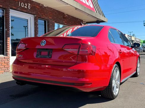 Used 2015 Volkswagen Jetta GLI SE FWD image 4